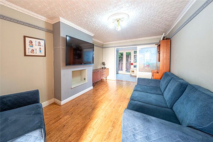 3 Bedroom Semi-Detached House For Sale In Wigford Road, Dosthill, Tamworth, Staffordshire, B77