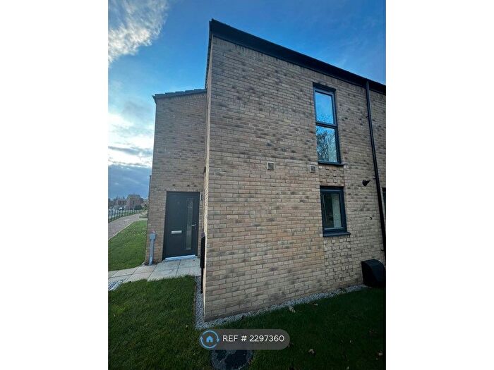 2 Bedroom End Of Terrace House To Rent In Furlong Way, Salford, M6