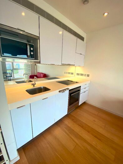 Studio To Rent In Ontario Tower, Fairmount Avenue, Blackwall, Canary Wharf, London, E14