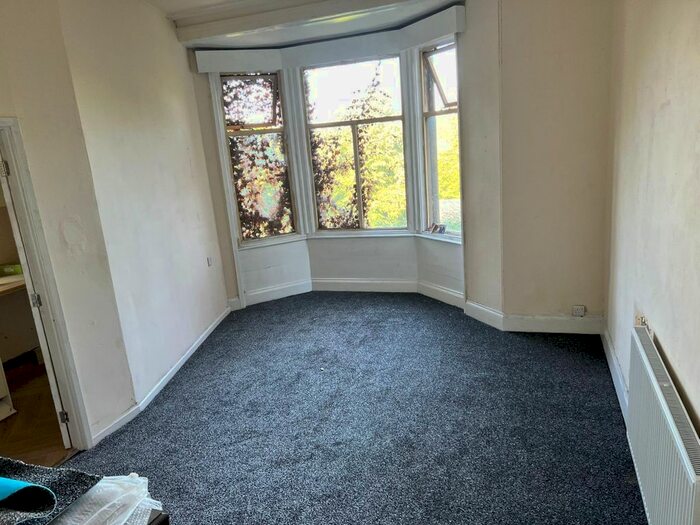 2 Bedroom Flat To Rent In Park Drive, Bradford, West Yorkshire, BD9