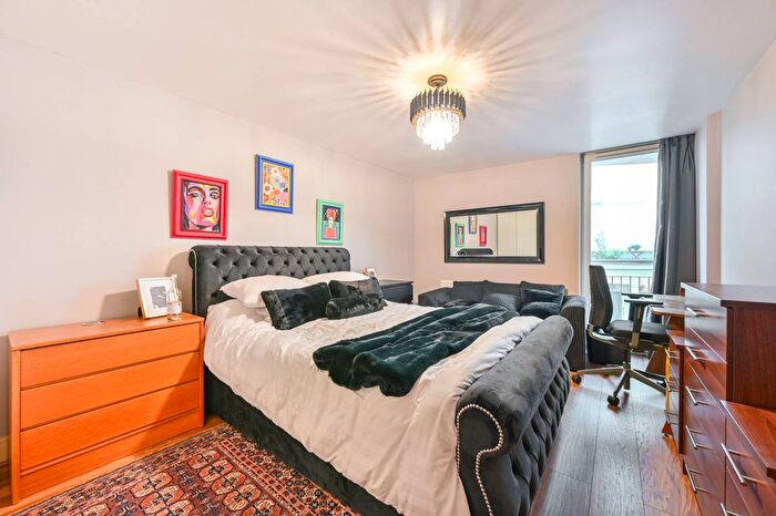 1 Bedroom Flat For Sale In Kensington Gardens Square, Bayswater, London, W2