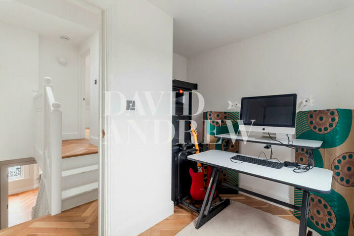 2 Bedroom Apartment To Rent In Hewitt Road, N8