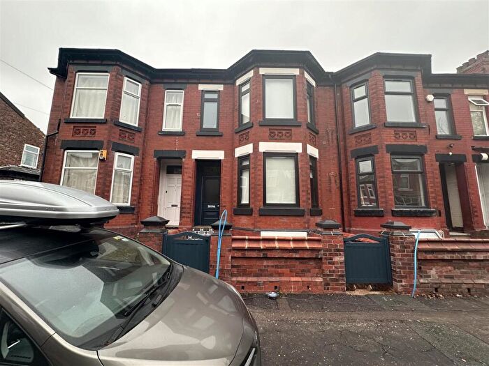 5 Bedroom Flat To Rent In Kensington Avenue, Victoria Park, £pppw, M14