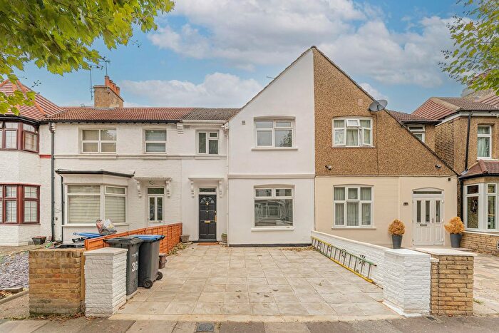 4 Bedroom Property For Sale In Kenwood Road, London, N9