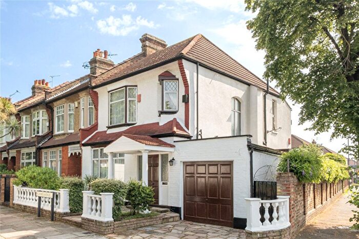 3 Bedroom End Terrace House For Sale In Chimes Avenue, Palmers Green, London, N13