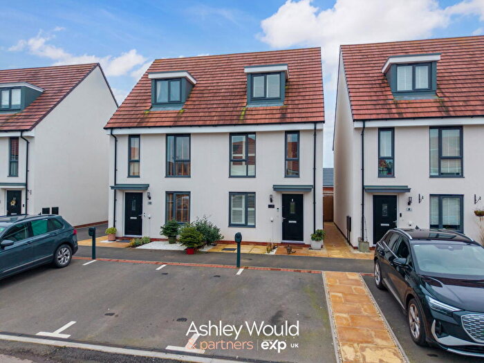 3 Bedroom Semi Detached House To Rent In Moorings Crescent, Stourbridge, DY8