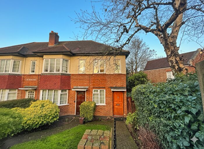 2 Bedroom Terraced House To Rent In Nether Street, London, N3