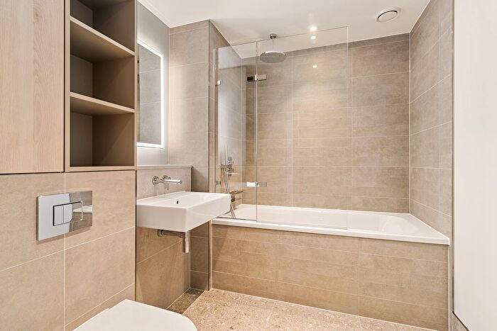 1 Bedroom Flat To Rent In Nine Elms Lane, London, SW11