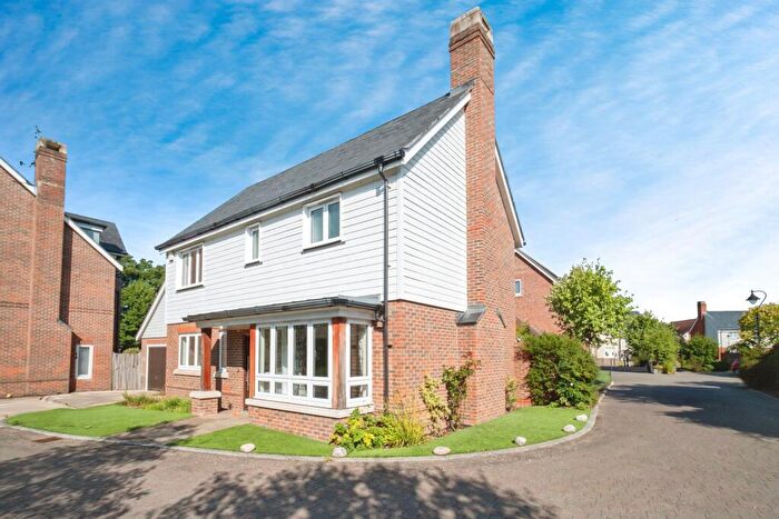 3 Bedroom Detached House For Sale In Kingfishers, Fleet, GU51