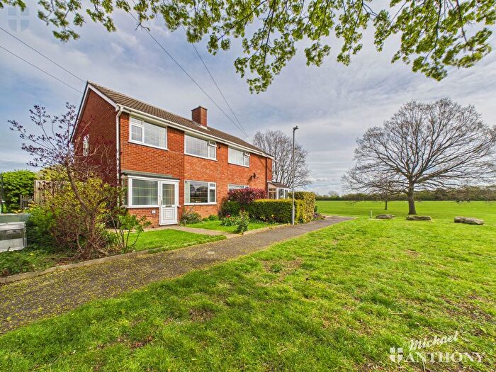 3 Bedroom Property For Sale In Ambleside, Aylesbury, HP21