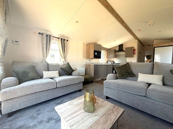 2 Bedroom Mobile/park Home For Sale In Corton, NR32