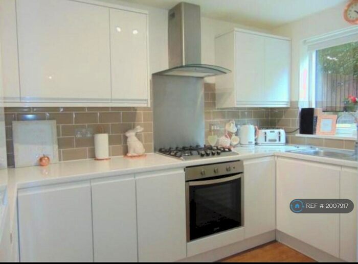 2 Bedroom Flat To Rent In Pixton Way, Croydon, CR0