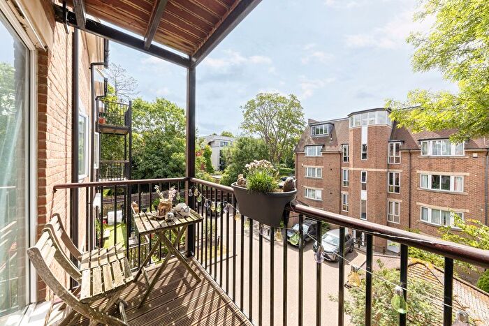 2 Bedroom Flat To Rent In Carolina Court, Hoptree Close, London, N12