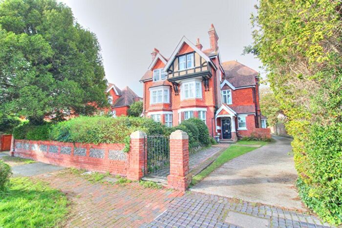 3 Bedroom Flat To Rent In Denton Road, Eastbourne, BN20
