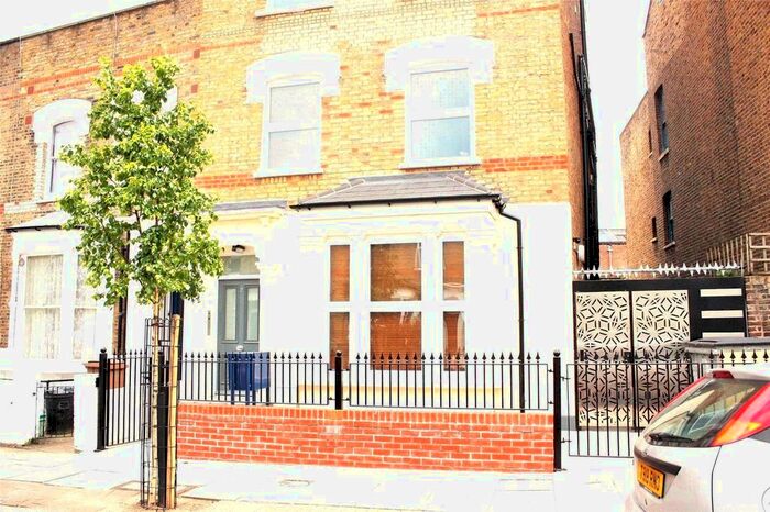 Studio To Rent In Foulden Road, Stoke Newington, London, N16