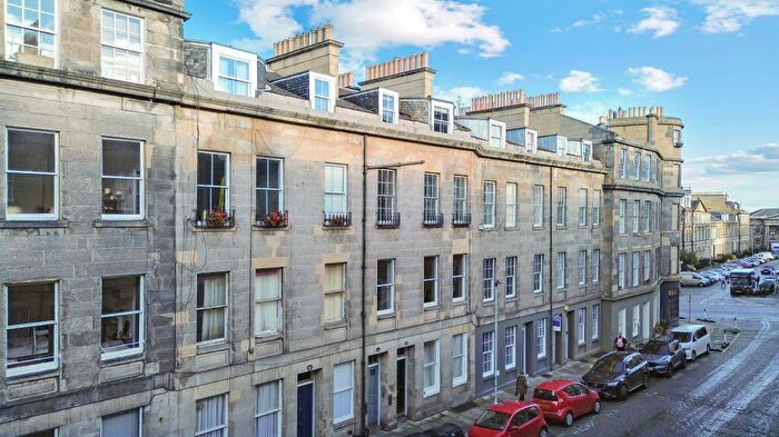 2 Bedroom Flat For Sale In / Barony Street, Edinburgh, EH3