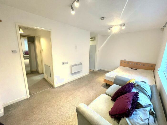 Studio To Rent In Westbury Way, Chester, CH4