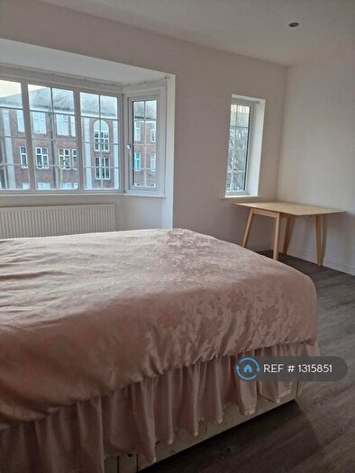 1 Bedroom Flat To Rent In Vivian Mansions, London, NW4