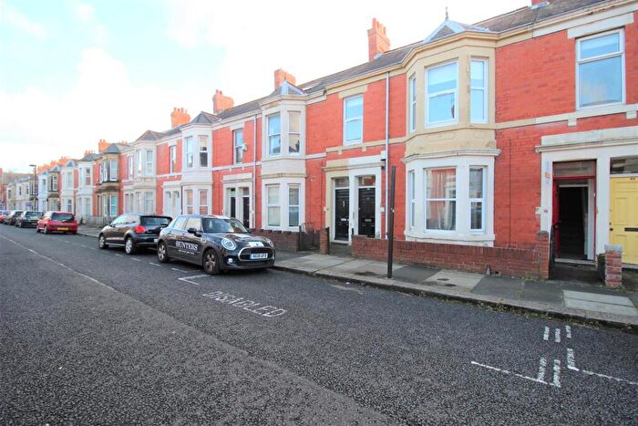 3 Bedroom Flat To Rent In Hazelwood Avenue, Jesmond, Newcastle Upon Tyne, NE2