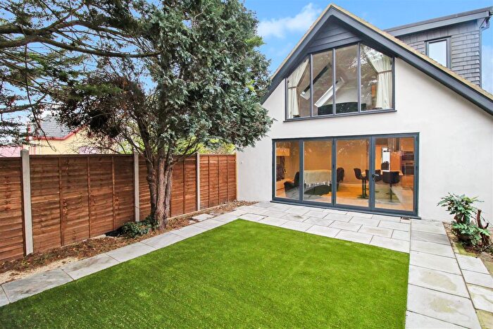 4 Bedroom Detached House For Sale In Beaufort Way, Ewell, Epsom, KT17