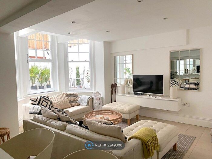 2 Bedroom Flat To Rent In Clapham Common South Side, London, SW4