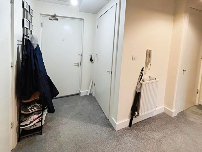 2 Bedroom Flat For Sale In Cotterells, Hemel Hempstead, HP1