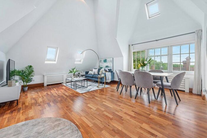 3 Bedroom Flat For Sale In Hampstead Hill Gardens, Hampstead, NW3