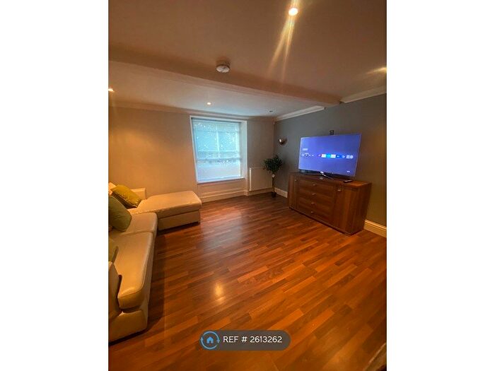 2 Bedroom Flat To Rent In Market Place, Margate, CT9