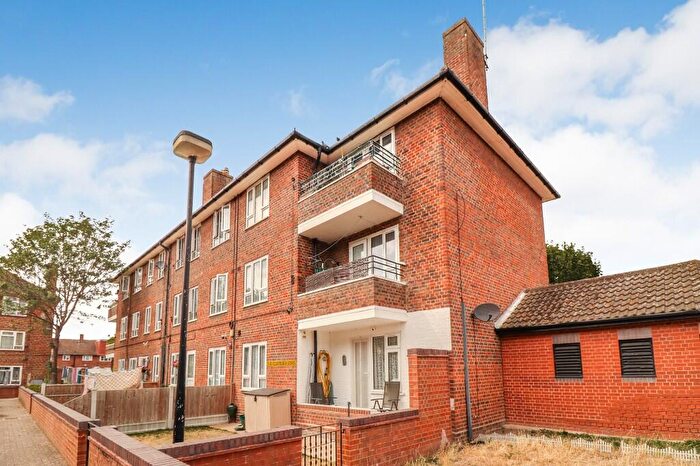 1 Bedroom Flat For Sale In Clayburn Gardens, South Ockendon, RM15