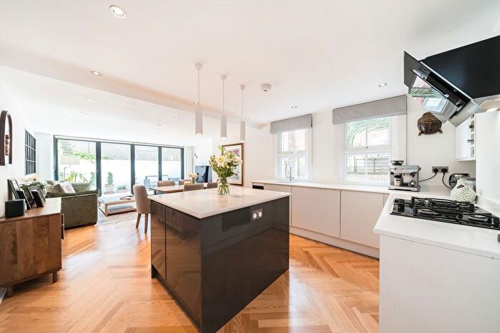 3 Bedroom Flat For Sale In Babington Road, Streatham, SW16