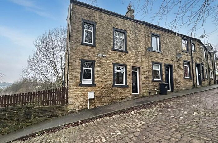 3 Bedroom End Terrace House For Sale In Clifton Street, Sowerby Bridge, HX6
