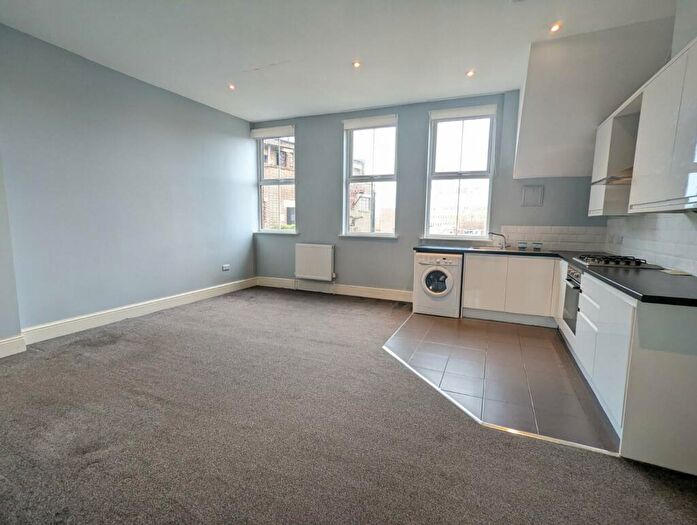 2 Bedroom Flat To Rent In High Street, Kettering, NN16