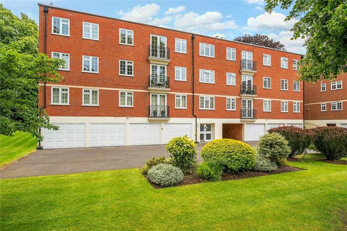 2 Bedroom Flat To Rent In St. Georges Avenue, Weybridge, Surrey, KT13