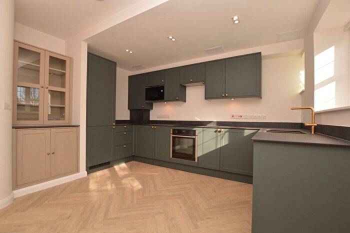 2 Bedroom Maisonette To Rent In Woodford Road, London, E18