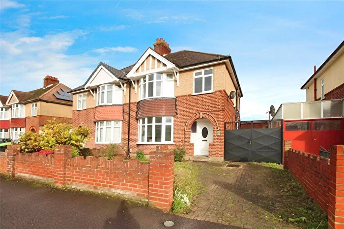 3 Bedroom Semi-Detached House To Rent In Gloucester Road, Bedford, Bedfordshire, MK42