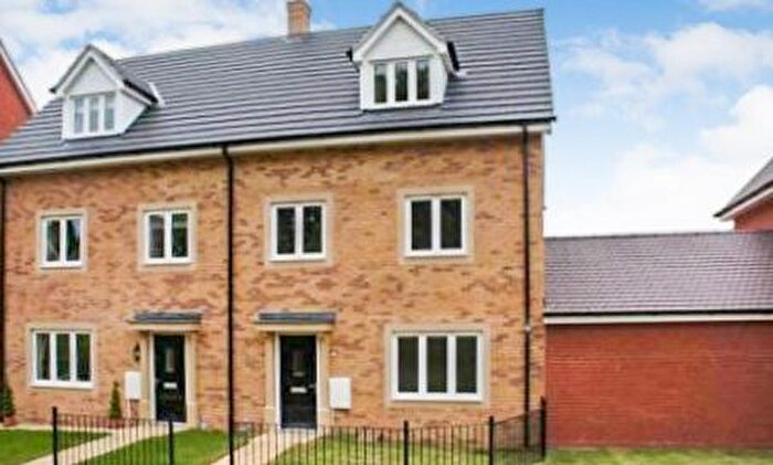 4 Bedroom Semi-Detached House To Rent In Chamberlain Way, Shortstown, Bedford, MK42