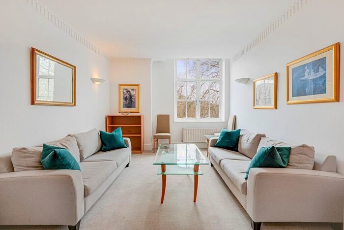 2 Bedroom Flat To Rent In Bloomsbury Mansions, Russell Square, WC1B