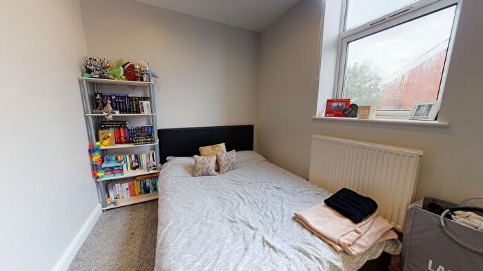 1 Bedroom Flat To Rent In Hartley Avenue, Woodhouse, Leeds, LS6