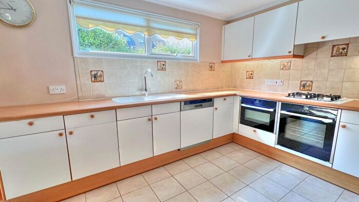 4 Bedroom Detached House For Sale In Noreuil Road, Petersfield, Hampshire, GU32