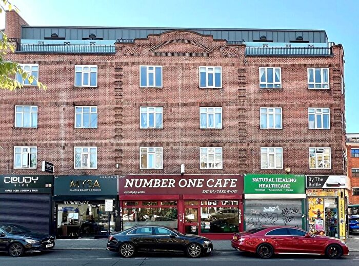 2 Bedroom Flat To Rent In Well Street, Hackney, E9