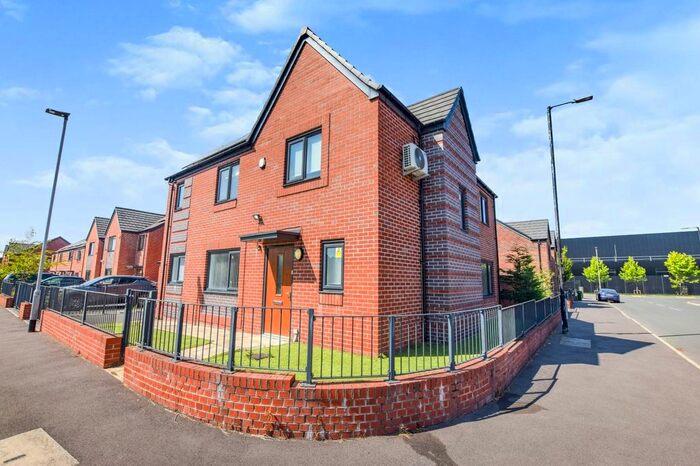 3 Bedroom Detached House To Rent In Beastow Road, Manchester, M12