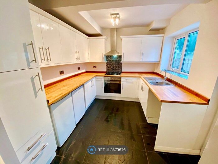 3 Bedroom Semi-Detached House To Rent In Park Crescent, Barnsley, S71