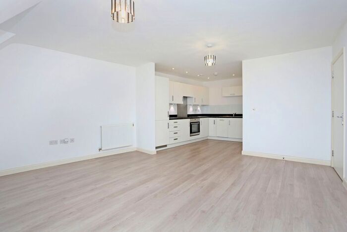 1 Bedroom Flat To Rent In Featherstone Road, Southall, UB2