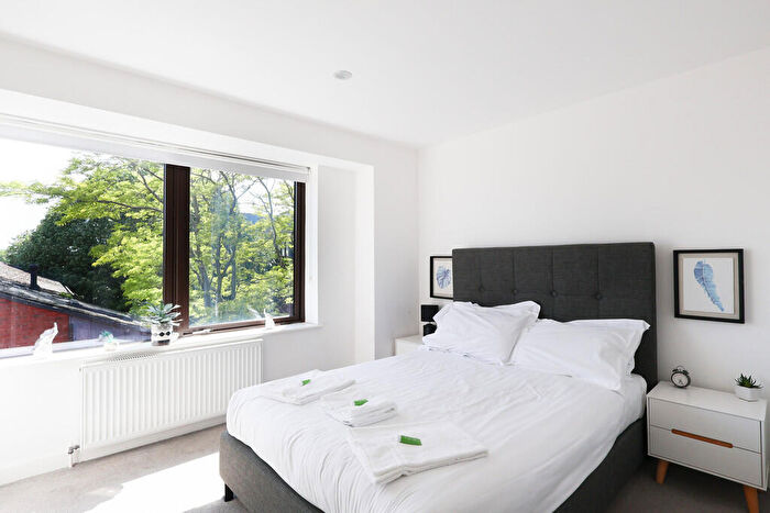 2 Bedroom Apartment To Rent In Southernhay Gardens, Exeter, Devon, EX1