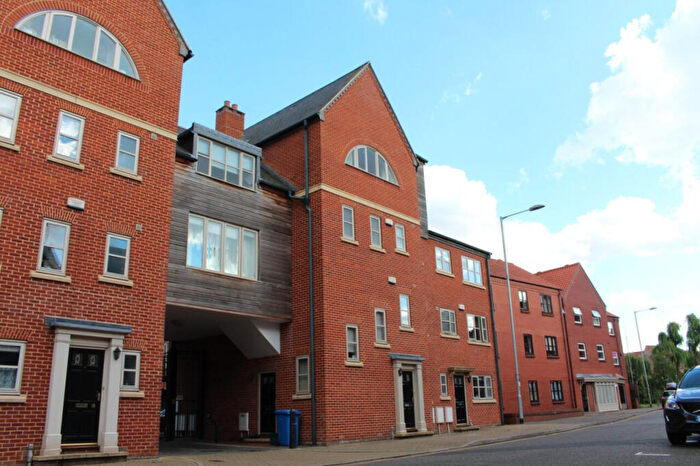 2 Bedroom Town House To Rent In Fishergate, Norwich, Norfolk, NR3