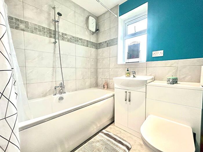 1 Bedroom Flat For Sale In Horace Street, Coseley, WV14