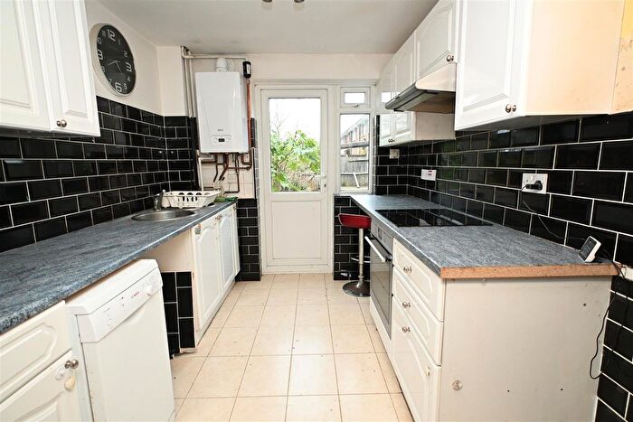 3 Bedroom Terraced House For Sale In Britten Road, Basingstoke, RG22