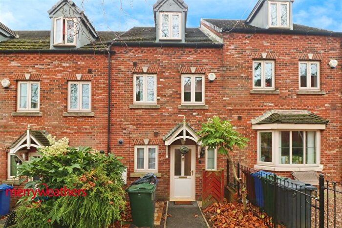 3 Bedroom Town House For Sale In Belle Green Lane, Cudworth, Barnsley, S72