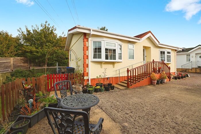 2 Bedroom Mobile/park Home For Sale In Beverley Hills Park, Amesbury, Salisbury, SP4