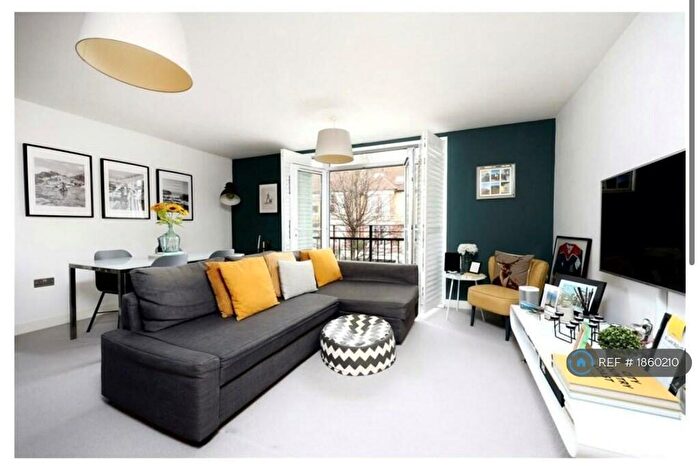 2 Bedroom Flat To Rent In Claremont Avenue, Bristol, BS7